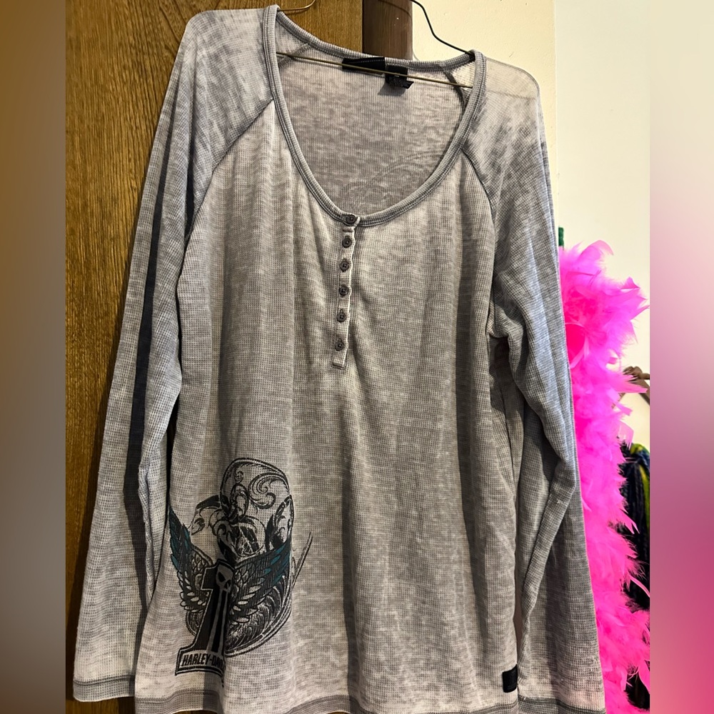 Harley-Davidson long-sleeved women’s shirt. Gently used. Size 1W.